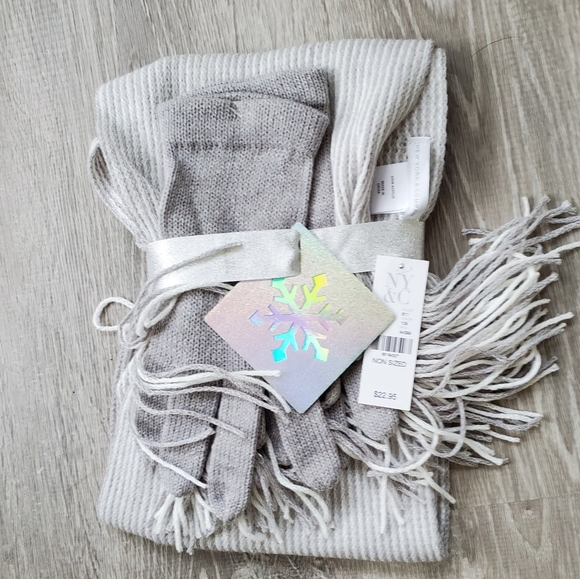 New York & Company Accessories - NWT Scarf/Glove Gift Set